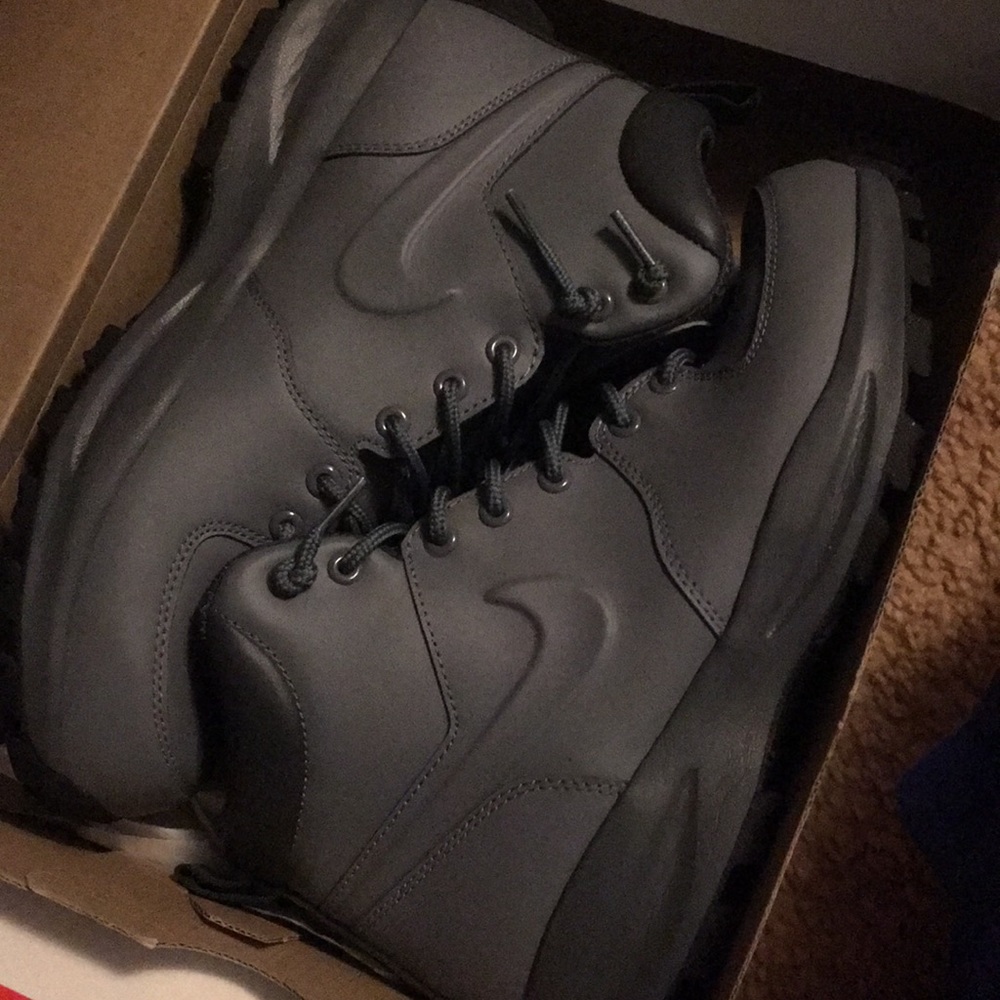 Nike boots grey
